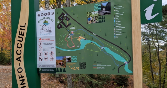Panneaux d'accueil au Mont Radar et au Parc de la Chute Sainte-Agathe